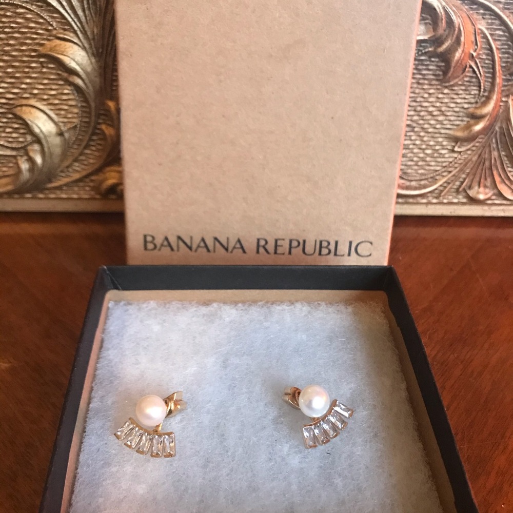 BANANA REPUBLIC Classic earrings ✨✨